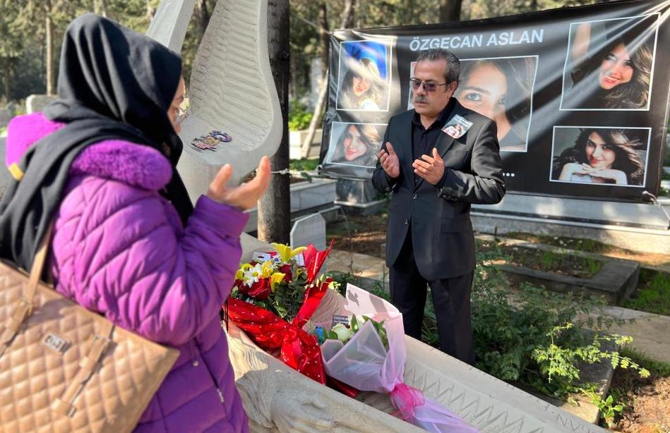 Özgecan Aslan ölümünün 11’inci yılında mezarı başında dualarla anıldı