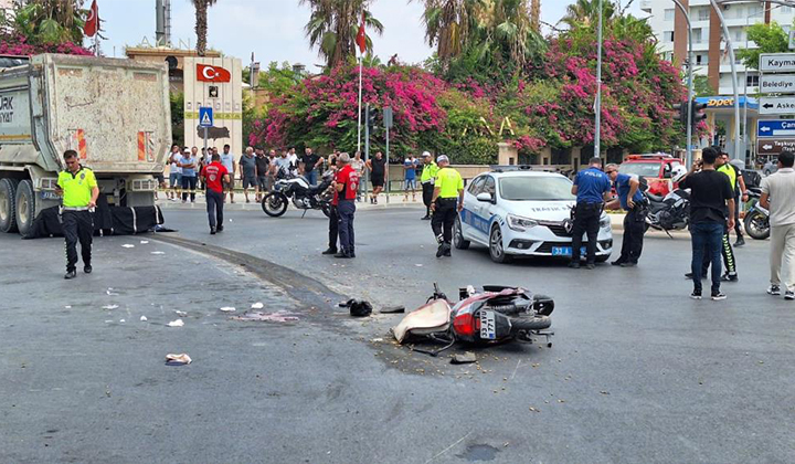 MERSİN’DE KAMYON İLE MOTOSİKLET ÇARPIŞTI: 1 ÖLÜ 1 YARALI