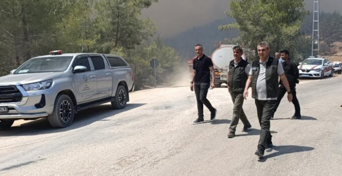 Vali Toros, Silifke’deki yangın söndürme çalışmalarını yakından takip etti