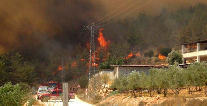 Silifke’deki orman yangınıyla mücadele devam ediyor: 526 personel sahada