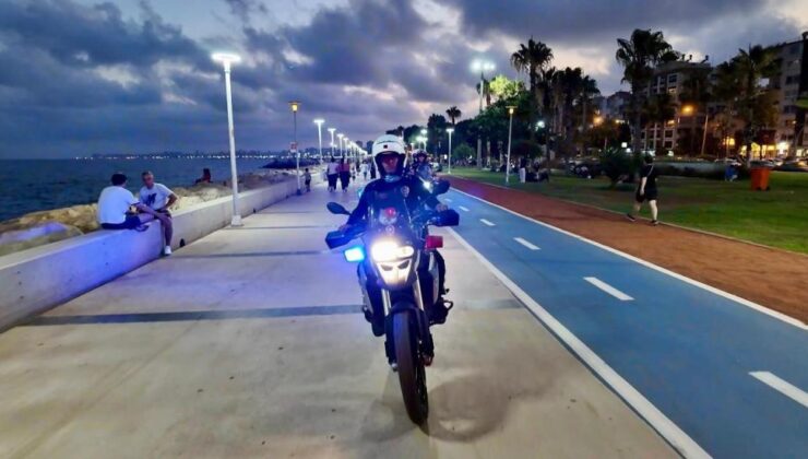 MERSİN’DE YÜRÜYÜŞ YOLLARINI İHLAL EDEN ARAÇLARA CEZA YAĞDI