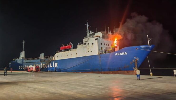 Mersin’de limana bağlı yük gemisinde çıkan yangın söndürüldü