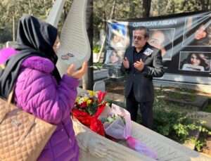 Özgecan Aslan ölümünün 11’inci yılında mezarı başında dualarla anıldı