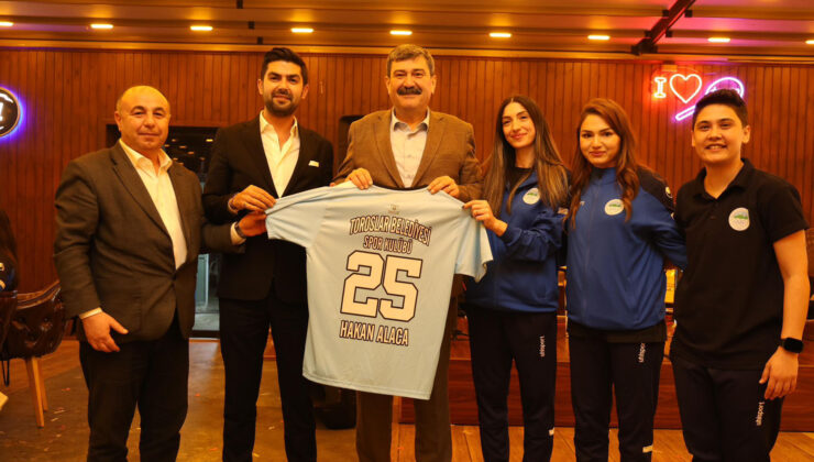 İş insanı Alaca’dan kadın hentbol takımına anlamlı destek